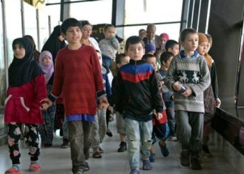 روسيا تستعيد 35 طفلاً من عوائل “تنظيم الدولة” شرق سوريا