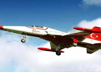 تحطم طائرة تدريب تركية قبالة سواحل إزمير.. ونجاة طاقمها