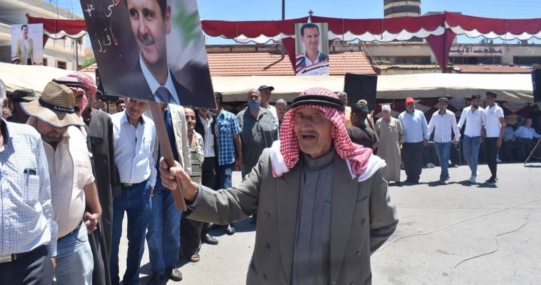 درعا.. النظام يجبر الموظفين على الخروج بمسيرات تأييد لـ”بشار الأسد”