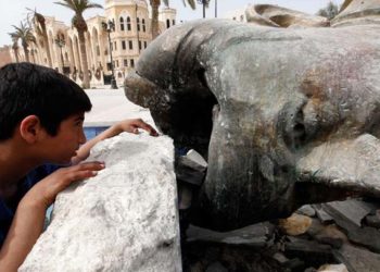 بالفيديو.. استهداف تمثال حافظ الأسد قرب منطقة باب جنين وسط مدينة حلب بعبوة ناسفة