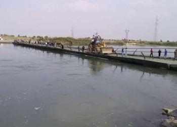 القوات الروسية في سورية تعلق عمل جسرها العائم على نهر الفرات شرقي دير الزور