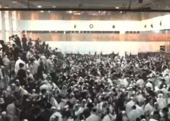 بالفيديو.. عشرات الإصابات في صفوف الإسرائيليين جراء انهيار مدرّج بكنيس يهودي غرب القدس