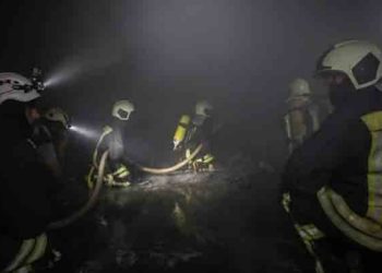 بعد 7 ساعات من العمل.. إخماد حريق ضخم في إدلب