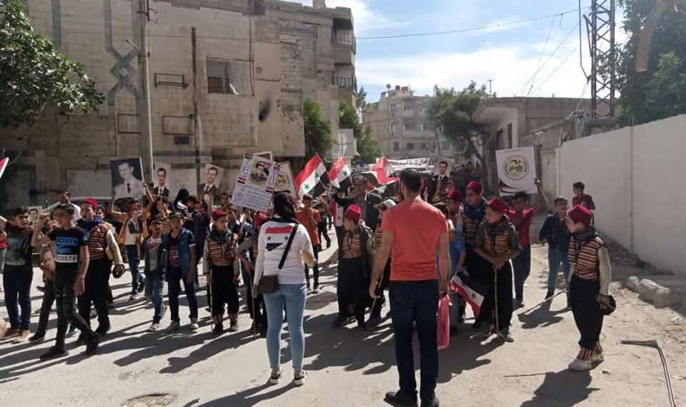 بالإجبار.. مسيرات موالية للأسد بريف دمشق