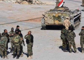 درعا.. عناصر النظام يعتقلون سيدة حاولت منعهم اعتقال ابنها