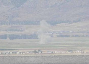 قصف لقوات النظام يتسبب باحتراق محاصيل زراعية في ريف حماة