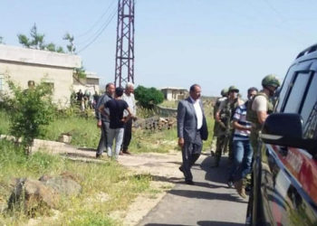 اجتماع بين ضباط روس ووجهاء بلدة بريف القنيطرة