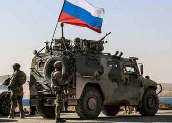 القوات الروسية تعمل على تأهيل حقل نفطي في بادية الرقة