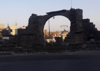 مجهولون يقطعون طريقاً ويستهدفون مدنيين بالرصاص غرب السويداء