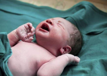 امرأة تلد طفلها في حافلة ركاب بريف دمشق