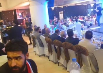 بحفل راقص وظرف بقيمة 8 دولار.. هكذا كرّمت حكومة النظام ذوي قتلاها