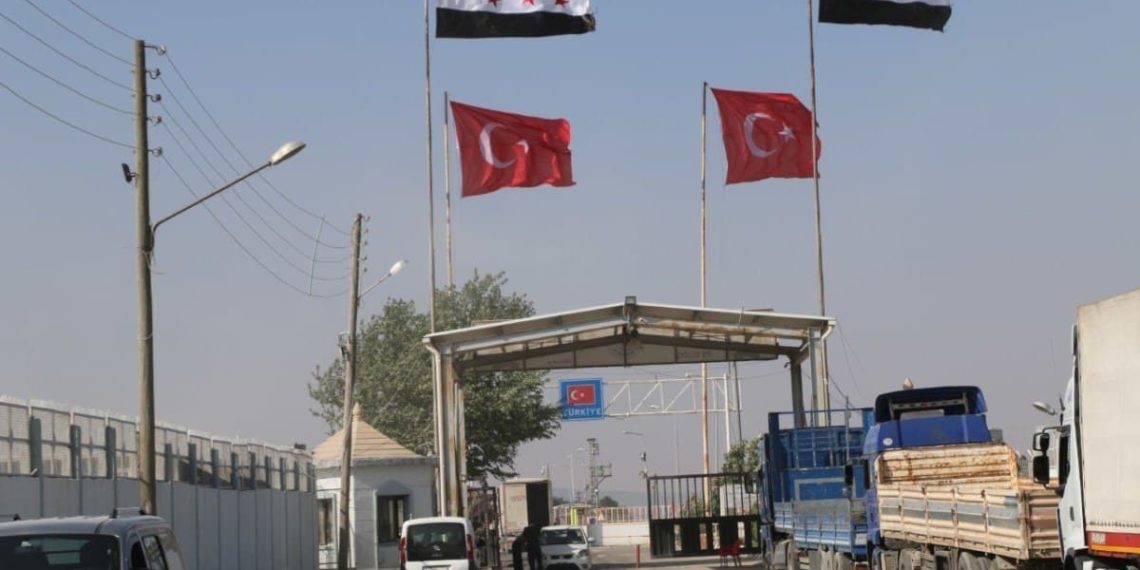 منسقو استجابة سوريا تكشف حجم المساعدات الواردة إلى المناطق المحررة عبر “باب الهوى”