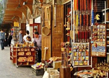 تخبط في أسواق دمشق.. دولار مستقر والجمارك ترهق المستهلك