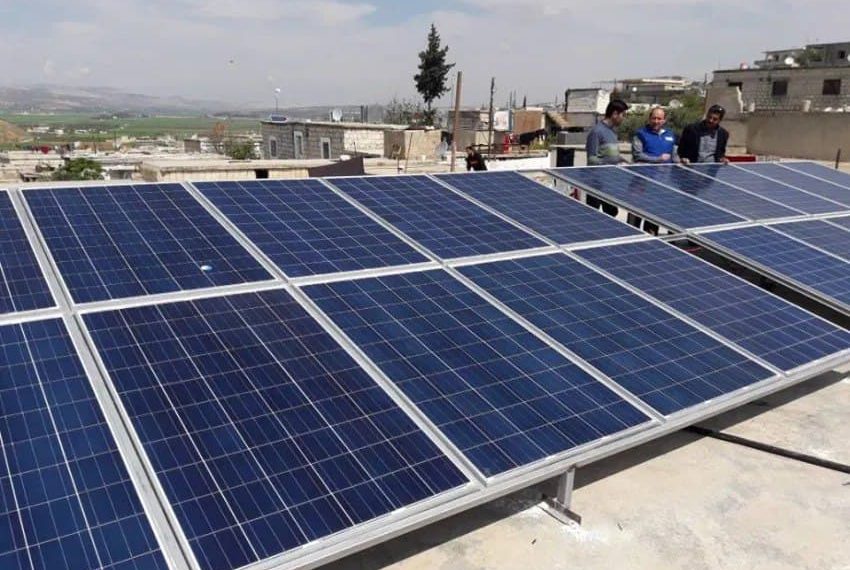 ازدهار تجارة الطاقة الشمسية في ريف دمشق بسبب أزمة الكهرباء وغلاء المحروقات