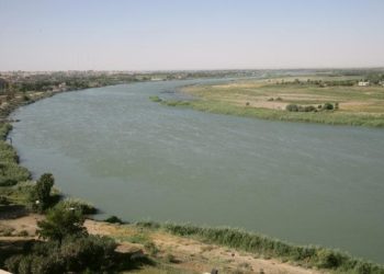 تلوث في مياه نهر الفرات ينذر بكارثة بيئية وصحية في دير الزور