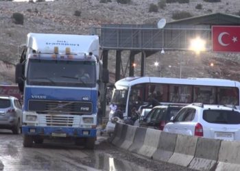 فريق “منسقو الاستجابة” يحذر من عدم تفويض إدخال المساعدات عبر “باب الهوى”