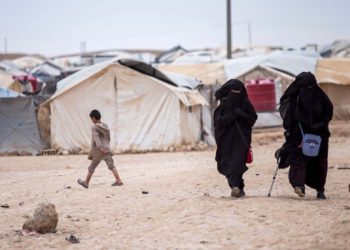 كندا تعيد أول مواطنة انضمت لـ”تنظيم الدولة” من سوريا