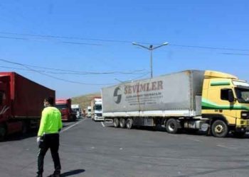 دخول قافة مساعدات أممية إلى إدلب عبر تركيا