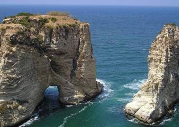 وفاة شاب سوري عقب قفزه من أعلى صخرة في بيروت بلبنان