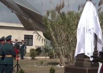 بينهم ضابطة.. نصب تذكاري في ريف سراقب لقتلى طائرة روسية