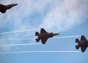 طيران مجهول يستهدف مستودع أسلحة للميليشيات الإيرانية بدير الزور