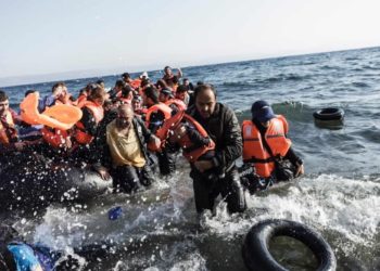 ردع اللاجئين.. صحيفة بريطانية تكشف خطة لمراقبة حدود الاتحاد الأوروبي مع تركيا