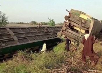 36 قتيلاً جراء تصادم قطارين جنوبي باكستان