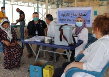 تطعيم 100 شخص بلقاح كورونا في مخيمين بالحسكة