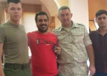 القوات الروسية تمنح “وسام البطولة” لقائد ميليشيا بدير الزور