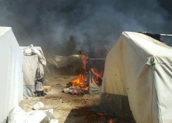وفاة طفلين وإصابة والديهما بجروح نتيجة احتراق خيمتهم بريف إدلب