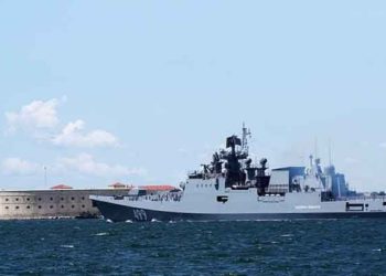 فرقاطة روسية تجري تدريبات أمام ساحل طرطوس