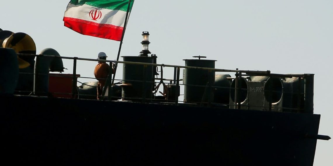 خارقاً للعقوبات الأمريكية.. أسطول إيراني يهرّب النفط إلى الصين