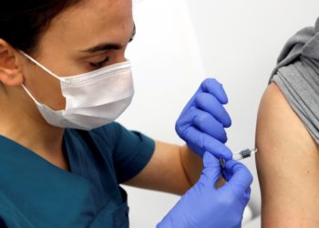 تركيا تعلن فتح باب التلقيح ضد كورونا لمن تزيد أعمارهم عن 25 عاماً