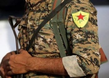 بتهمة العمالة للنظام.. “قسد” تعتقل 14 شخصاً في الرقة