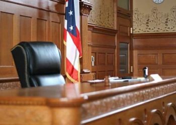 مدعومة بالتحالف الدولي.. قسد تقتحم بلدة في دير الزور