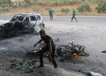 ضحايا مدنيون بينهم عامل إنساني باستهداف قوات النظام سيارتهم غرب إدلب