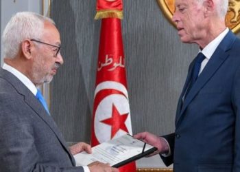 تونس.. “قيس سعيد” يجمّد البرلمان ويحل الحكومة.. ومسؤولون يصفون ذلك “بالانقلاب على الثورة”