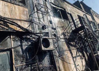 حريق ضخم يلتهم مخبزاً ومحمصة في العاصمة دمشق ويتسبب بإصابات