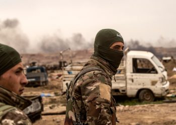 عنصر من قسد يقتل رجلاً بدافع الثأر في دير الزور