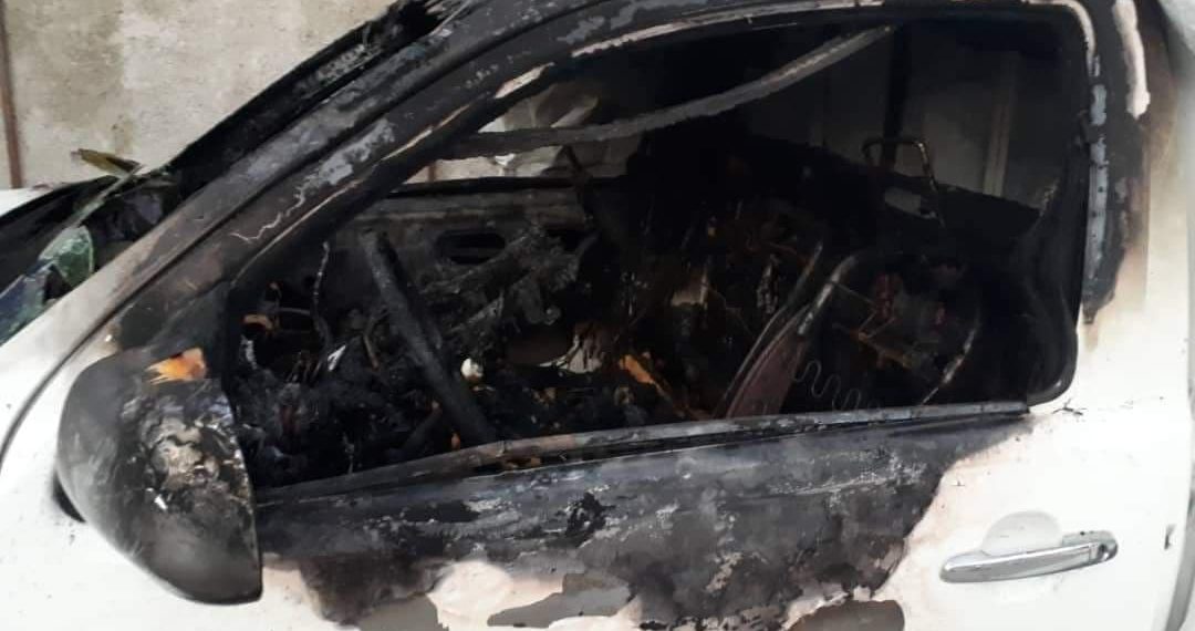 يعرف بكتاباته المعارضة للنظام.. مجهولون يحرقون سيارة أحد وجهاء درعا البلد