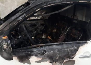 يعرف بكتاباته المعارضة للنظام.. مجهولون يحرقون سيارة أحد وجهاء درعا البلد