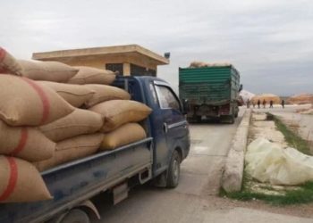 “قسد” تصادر قمح مجهز للتهريب.. والمزارعون يرفضون البيع بالسعر المطروح