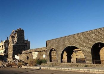 بهدم المسجد العمري وأخذ احجاره.. ضابط تابع للنظام يهدد عشائر درعا البلد