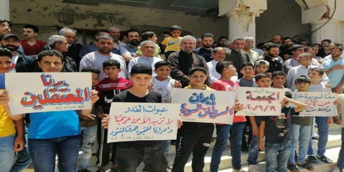 درعا.. قوات النظام تطلق سراح شيخ كانت قد اعتقلته قبل شهر تقريباً