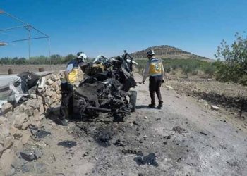 قوات النظام تستهدف سيارة مدنية جنوب إدلب (فيديو)