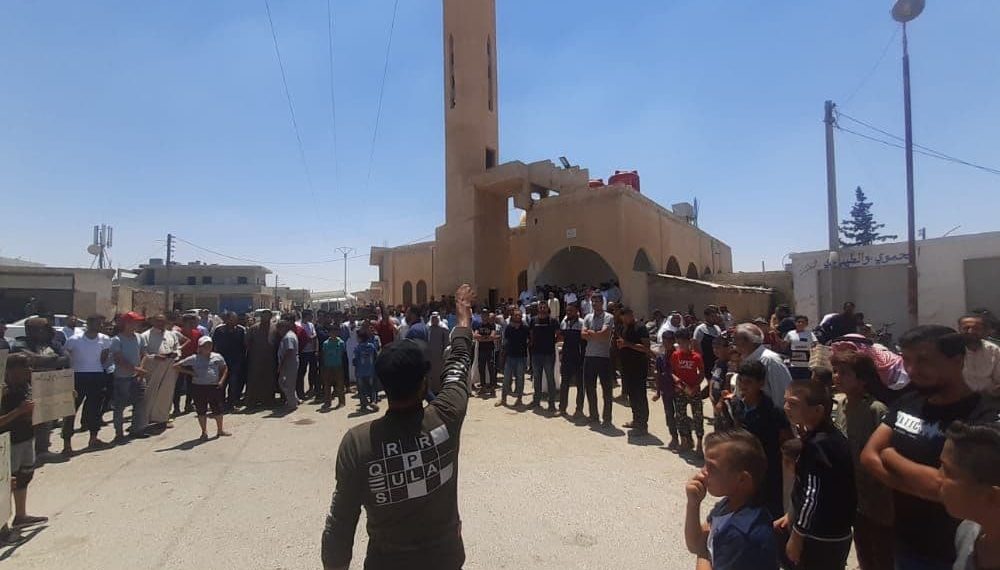 درعا.. وقفة احتجاجية لأهالي المعتقلين في سجون الفيلق الخامس