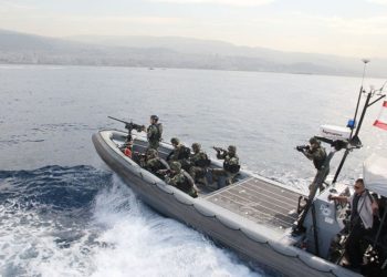 بينهم سوريون.. الجيش اللبناني يوقف قارب مهاجرين في المتوسط