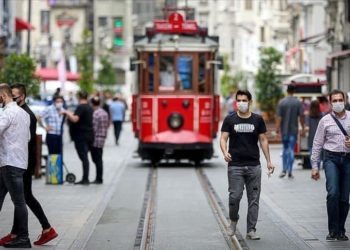 الصحة التركية: لن نتردد في اتخاذ احتياطات خاصة وإعادة فرض القيود إن لزم الأمر