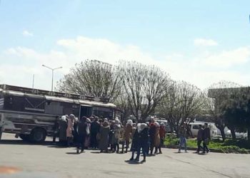 حمص.. سائقون يضربون عن العمل احتجاجاً على رفع الأسعار