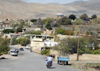 الجيش الإسرائيلي ينفذ ضربات صاروخية على مواقع لحزب الله في القنيطرة